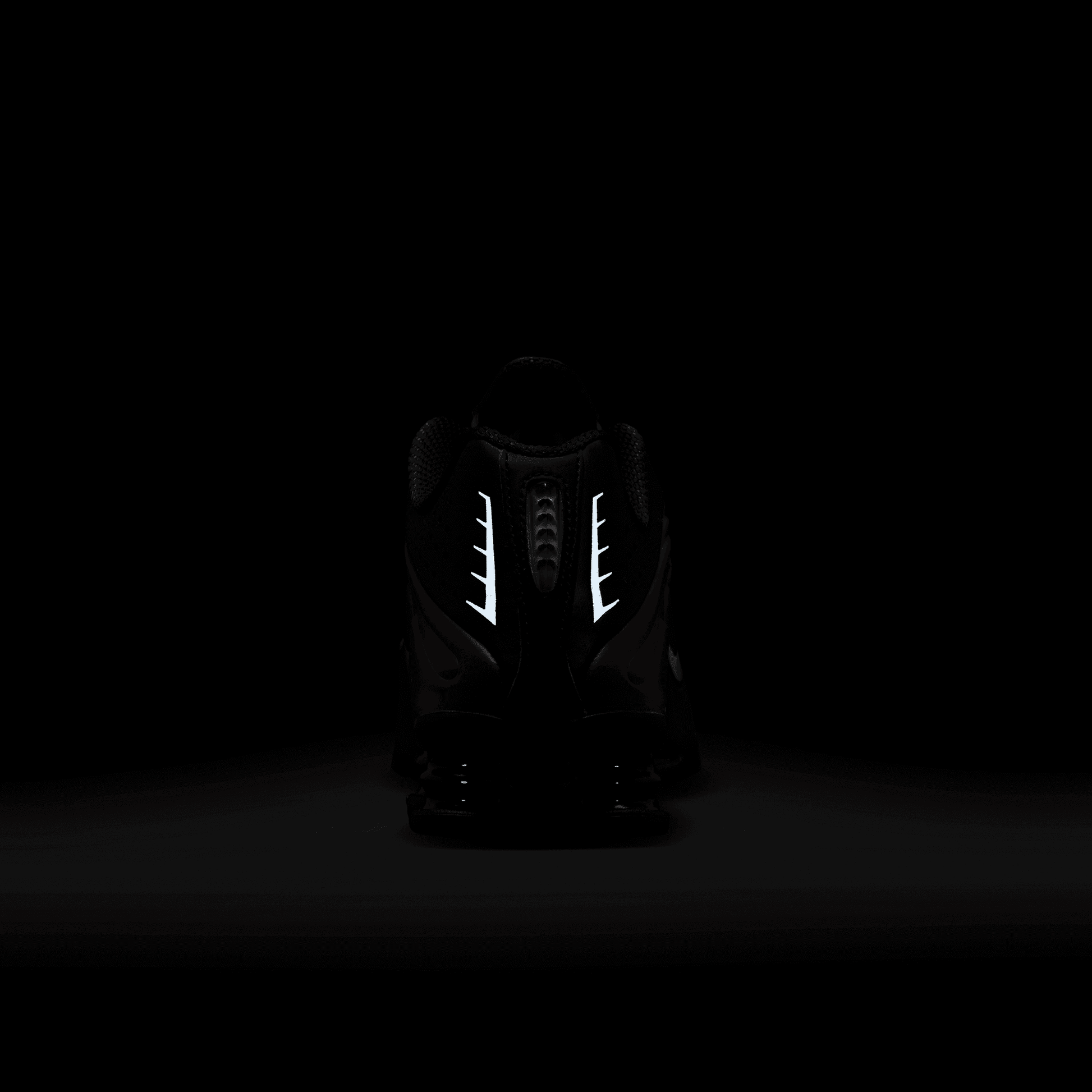 Women's Nike Shox R4 "Black Team Red"